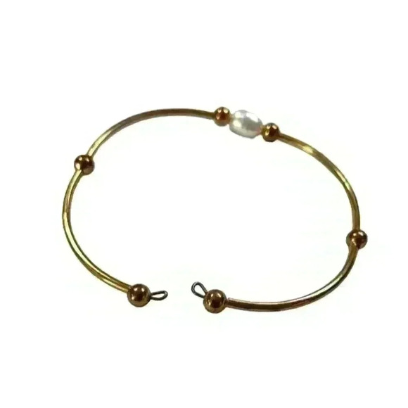 Golden Bangle with faux pearl-adjusted fit - Picture 1 of 6